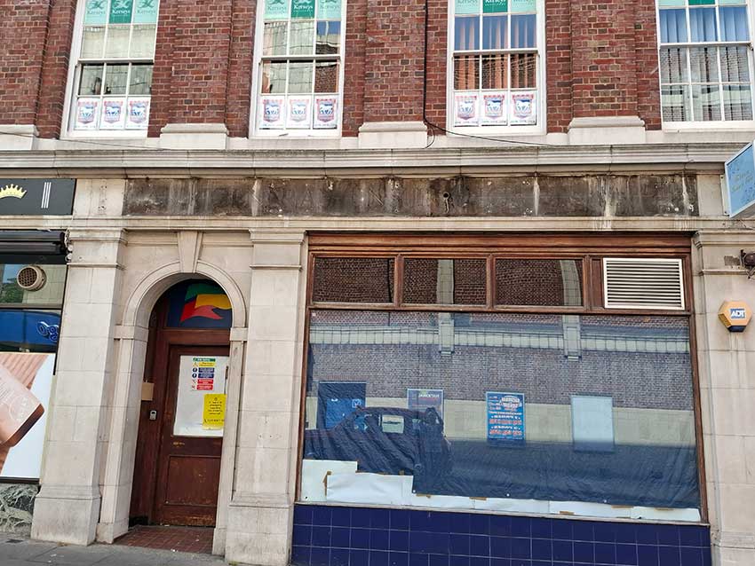 Ipswich Historic Lettering: Lloyds Avenue sign on 36